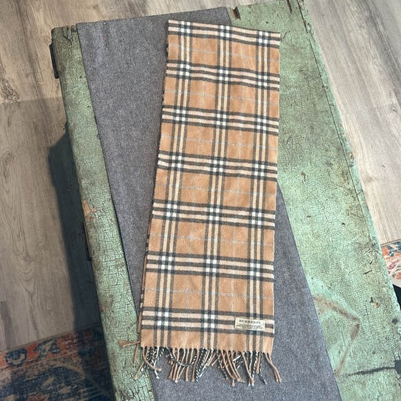 BURBERRY 90% Merino 10% Cashmere Plaid Scarf Maid in Scotland - Picture 5 of 6